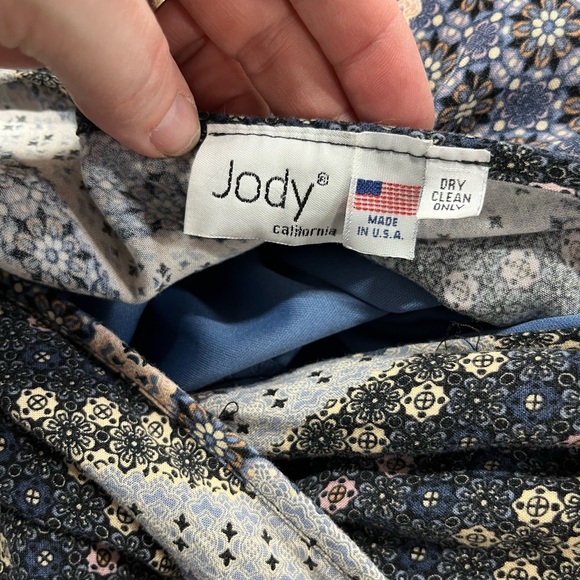 Jody wrap-style dress size medium - Picture 7 of 9